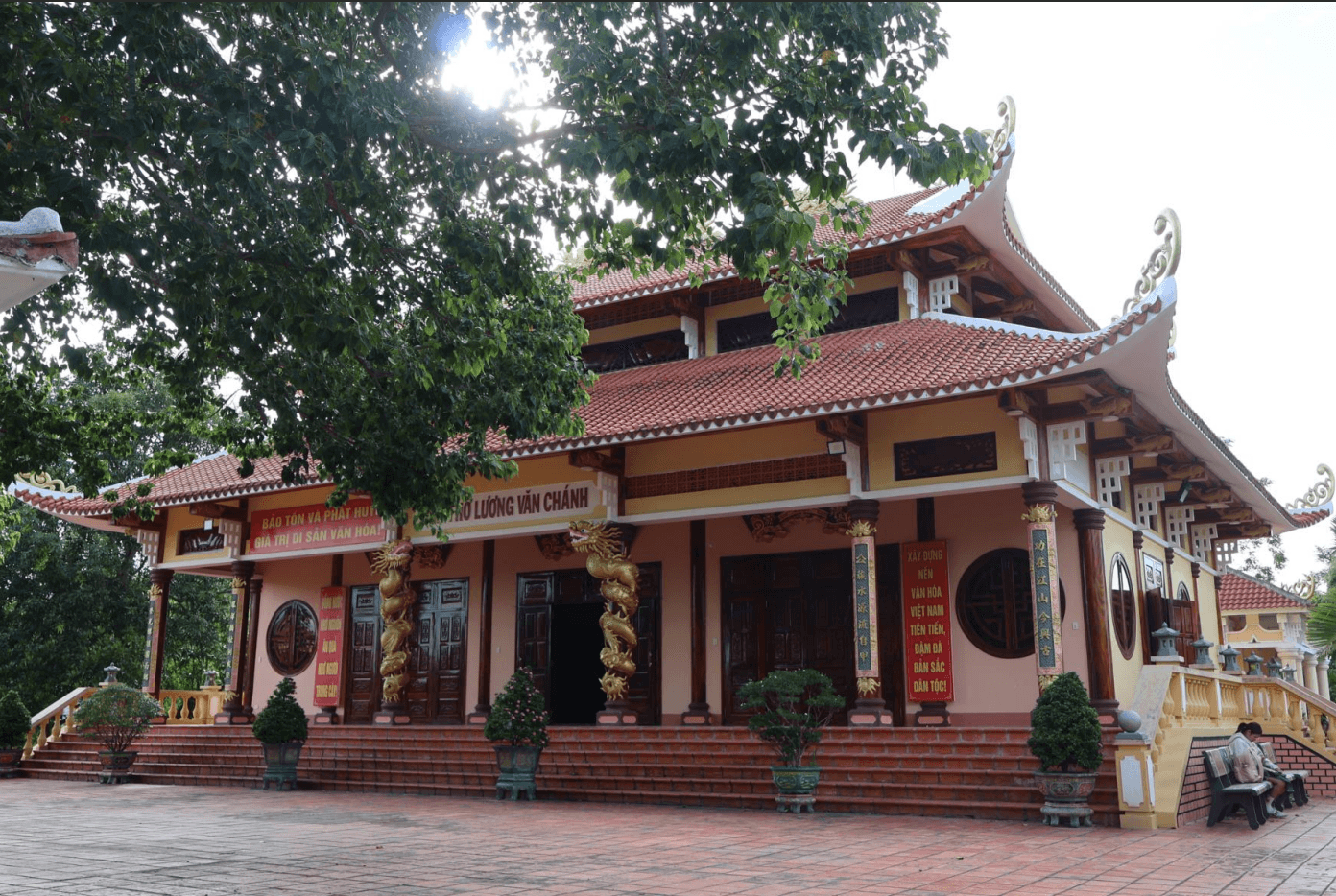 Đền thờ Lương Văn Chánh